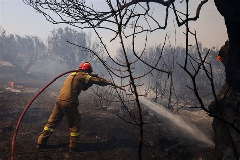Greece weather latest: New fire ‘every ten minutes’ amid hunt for .